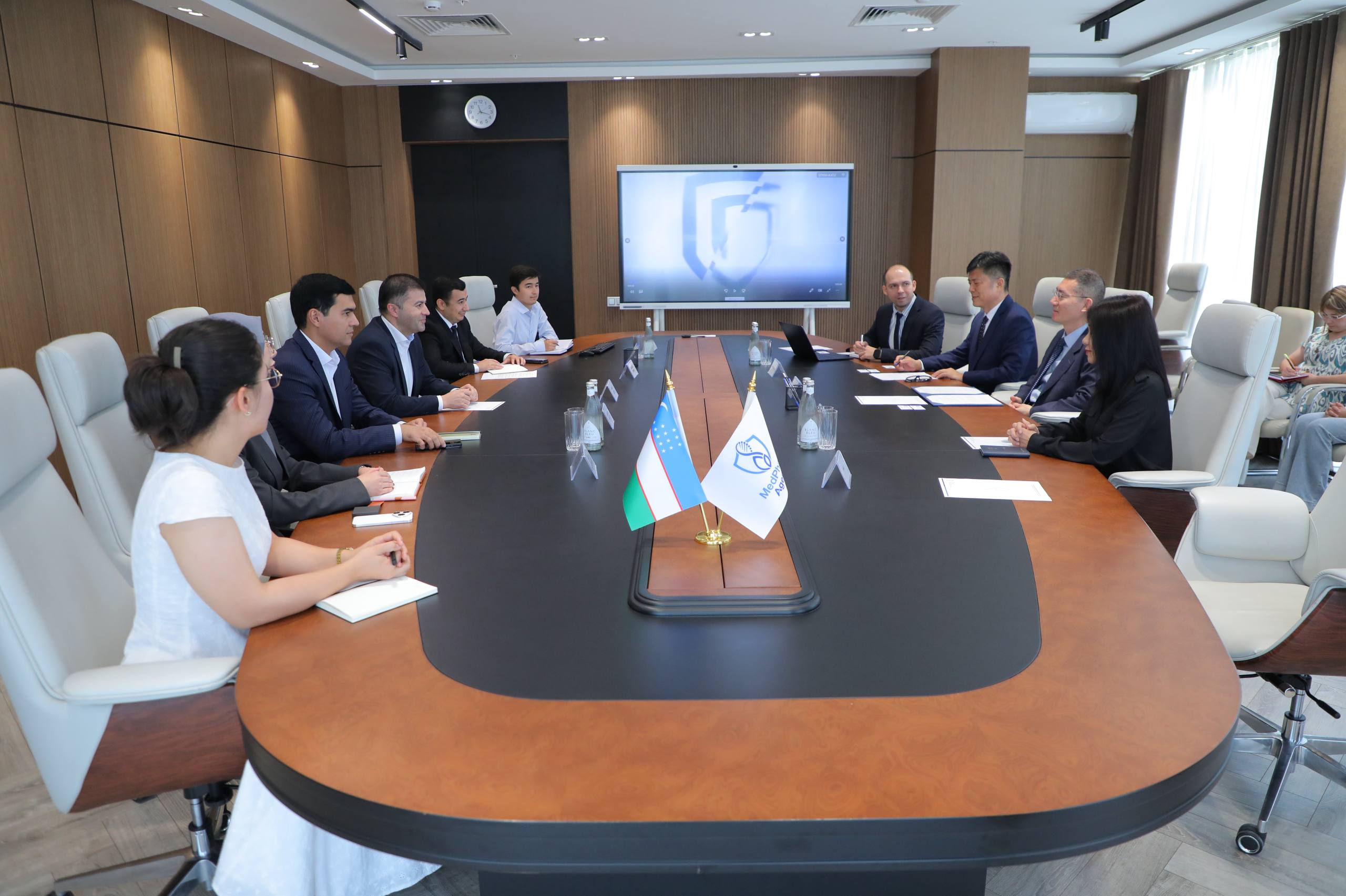 Round-table meeting between Uzbekistan and Guangzhou Concord Cancer Center delegations